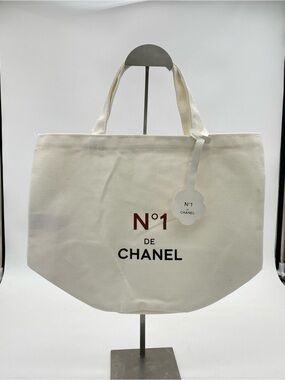 CHANEL No.1 De Chanel White Canvas Logo Tote W Camellia Flower
